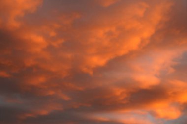 Güzel gün batımı gökyüzü bulutlu