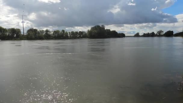 Ποταμός Danube Καθαρό Νερό Ήρεμο Τοπίο — Αρχείο Βίντεο