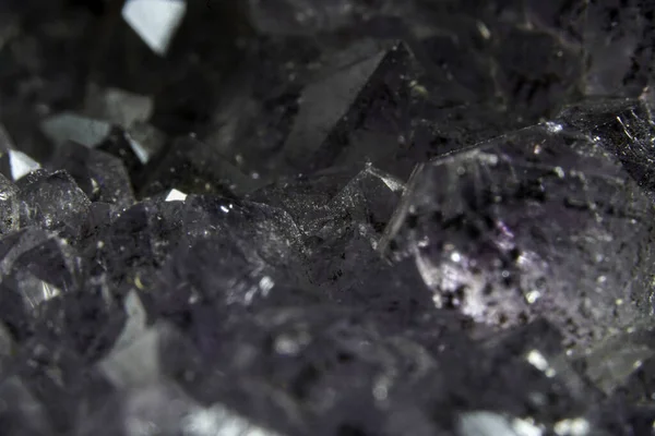 Stüdyoda Siyah Arka Planda Mineral Kristalleriyle Çekilmiş Kuvars — Stok fotoğraf