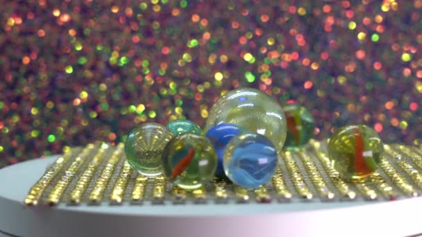 Скляні Кульки Подрібнені Відполіровані Різнокольоровим Змішуванням — стокове відео