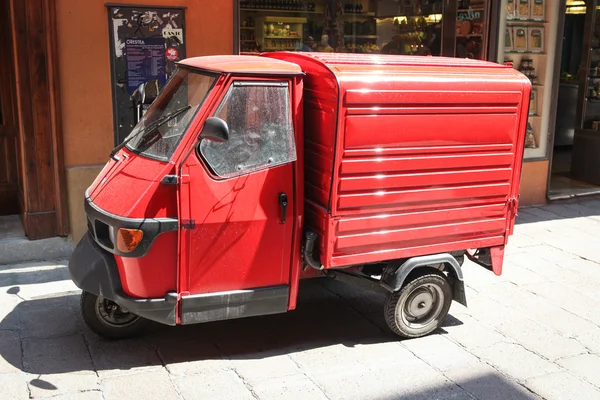 Roter Affenwagen — Stockfoto