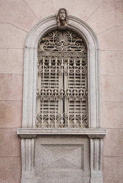 Ornate Italian window in Como — Stock Photo, Image