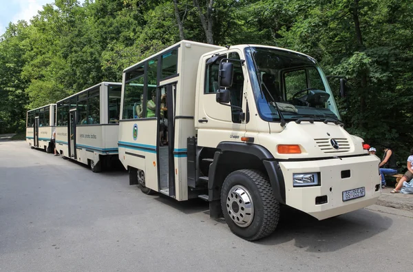 Autobús turístico en Plitvice — Foto de Stock