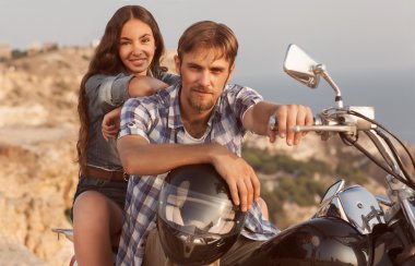 Motorcu adam ve kız