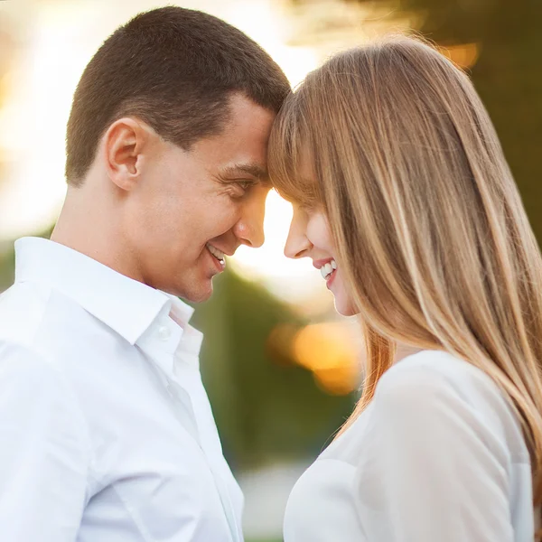 Pareja joven — Foto de Stock