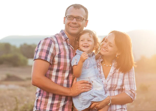 Glad mamma, pappa och dotter — Stockfoto