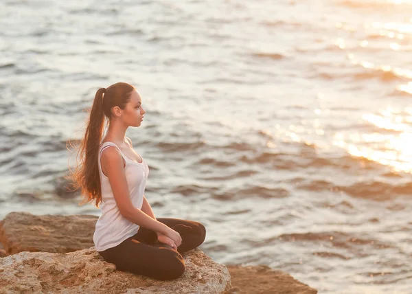 Girl in lotus pose — Stock Photo, Image