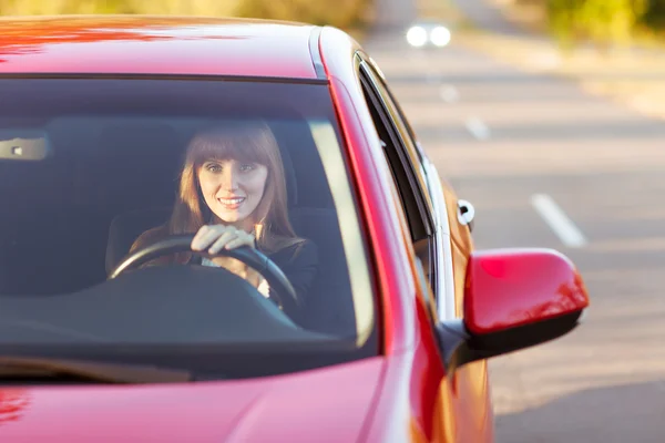 Girl traveling by car smiling — Stock Photo, Image