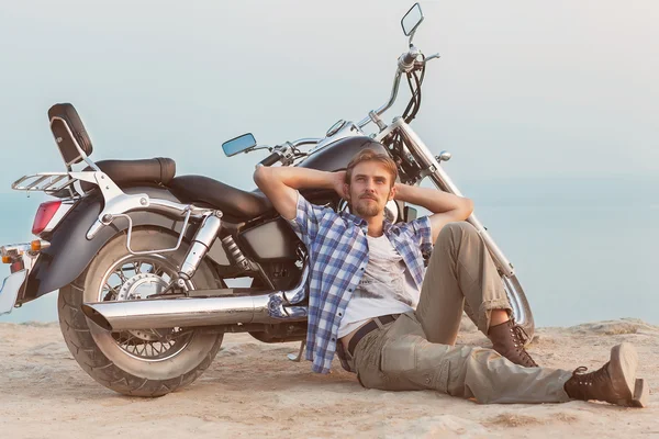 Adam ve motosiklet — Stok fotoğraf