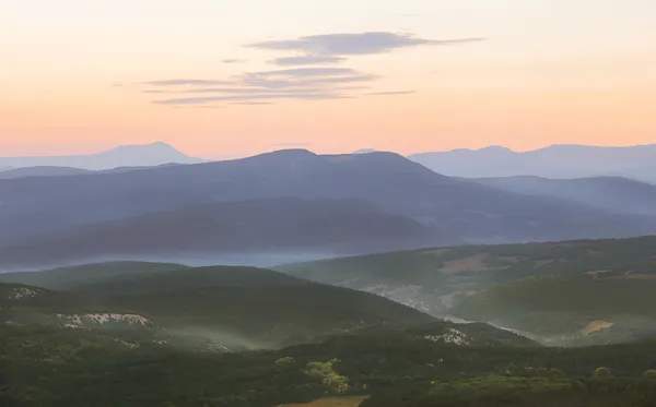 Sonnenaufgang im Gebirge — Stockfoto