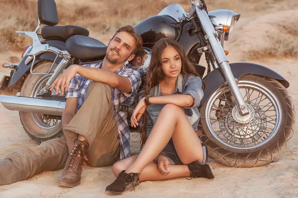 Motorcu adam ve kız