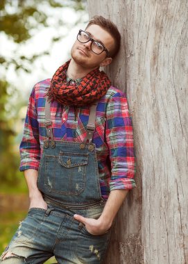 genç ve yakışıklı bir adam