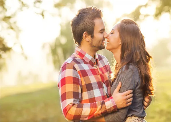 Pareja joven enamorada —  Fotos de Stock