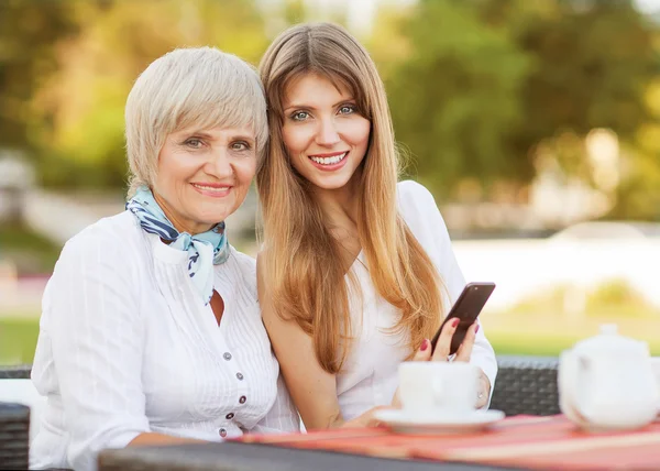 Adult mother and daughter — Stock Photo, Image