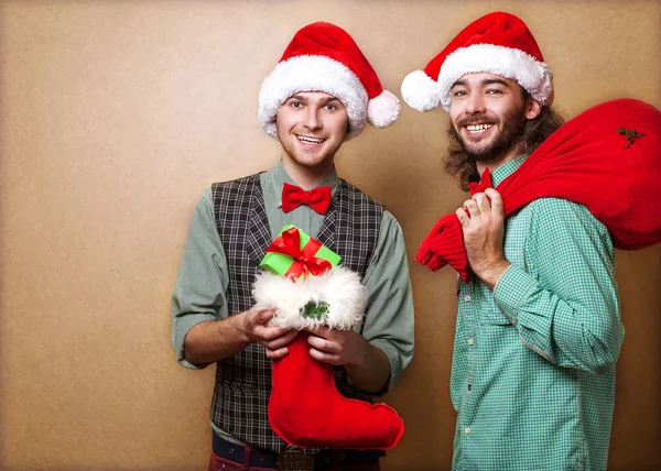 Dois Papai Noel emocional vestido com roupas hipster — Fotografia de Stock