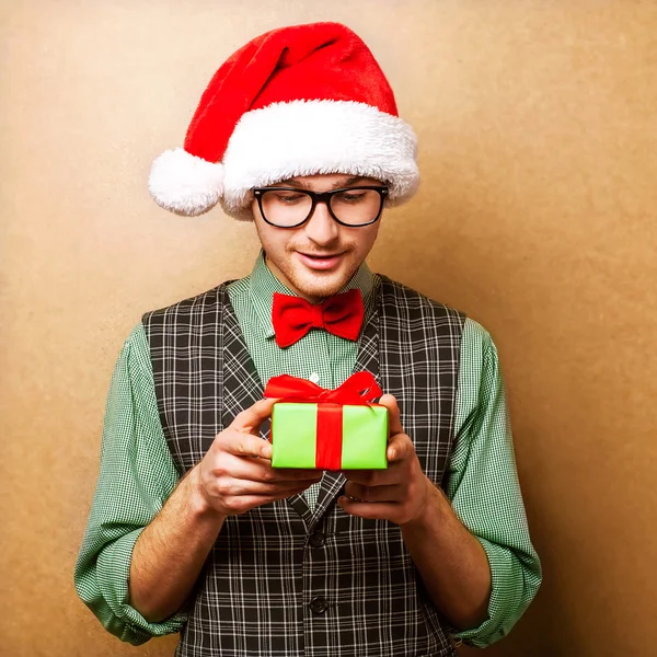 Hipster em roupas de Papai Noel — Fotografia de Stock