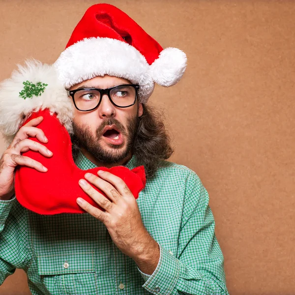 Yakışıklı adam Noel Baba gibi giyinmiş — Stok fotoğraf