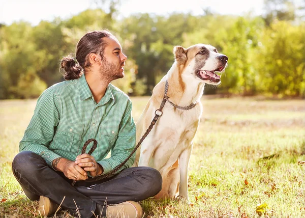 Muž a pes — Stock fotografie
