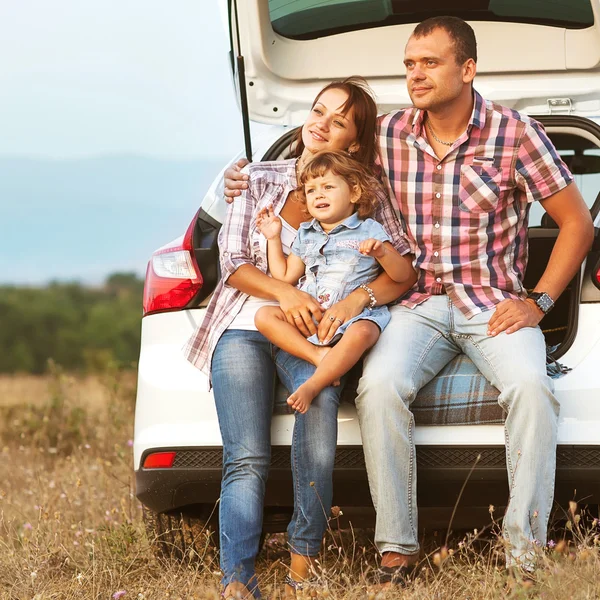 Family in the mountains by car — Stock Photo, Image