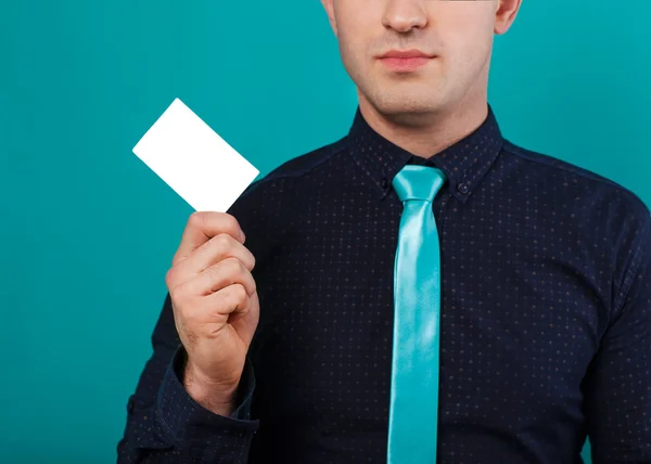 Teil des Körpers des Geschäftsmannes, der die Visitenkarte aus der Tasche zieht — Stockfoto