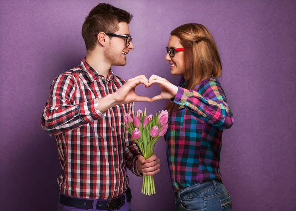 Mooi paar. Aftelkalender voor Valentijnsdag — Stockfoto