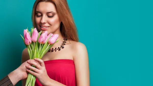 Mooi paar. Aftelkalender voor Valentijnsdag — Stockfoto