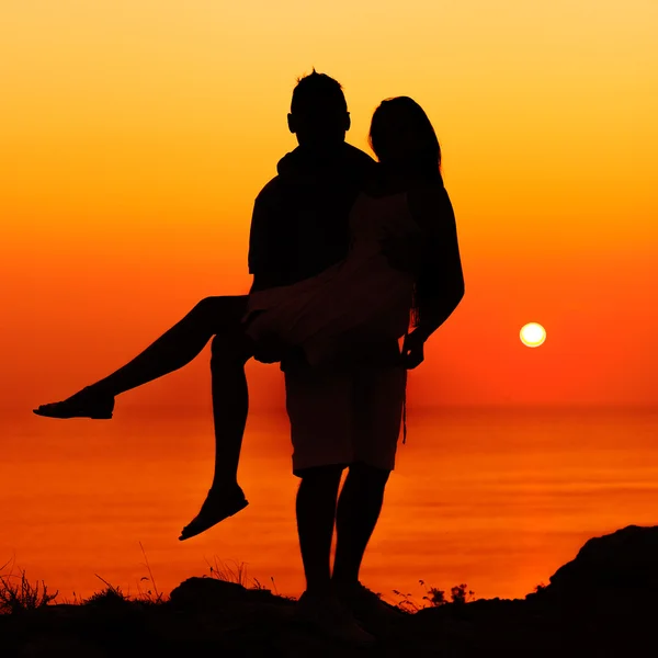 Silhouette coppia innamorata — Foto Stock