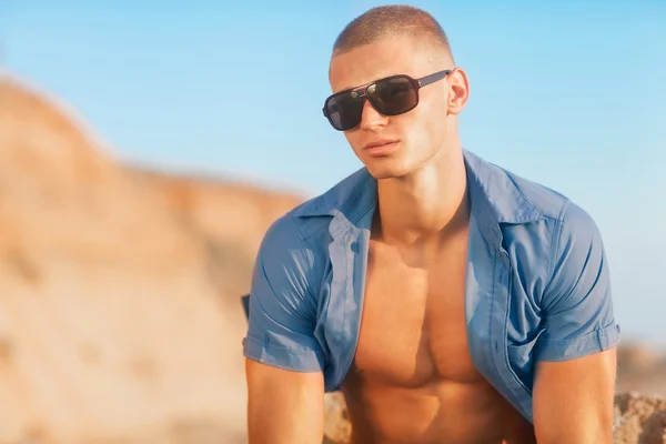 Portrait of a handsome young muscular man — Stock Photo, Image