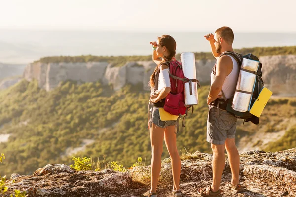 Hikers - people hiking, man looking at mountain nature landscape — Stock Photo, Image