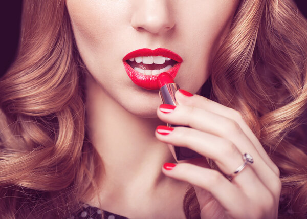 модный стиль портрет красивой нежной женщины
