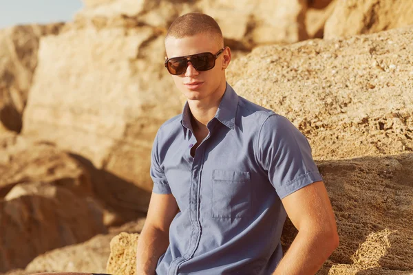 Portrait of a handsome young muscular man — Stock Photo, Image