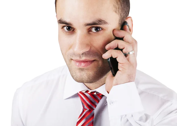 Primer plano del joven feliz usando el teléfono móvil — Foto de Stock