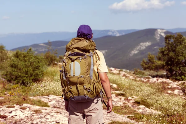 Hiker with backpack — Stock Photo, Image