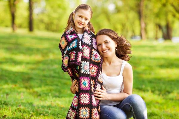 Mother and daughter outdoors on a picnic — Stock Photo, Image