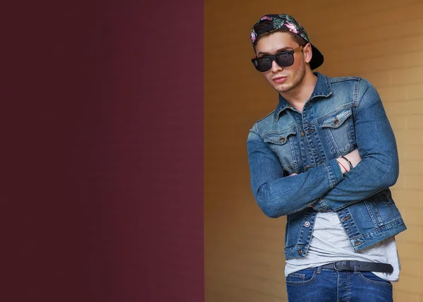 Ragazzo stile hipster — Foto Stock