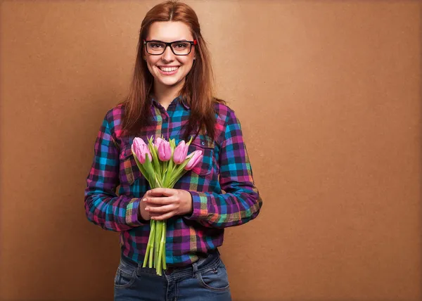 Girl wearing hipster surprised donation of a bouquet of flowers — Stock Photo, Image