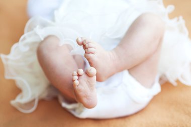 Yeni doğan bebek ayaklar 