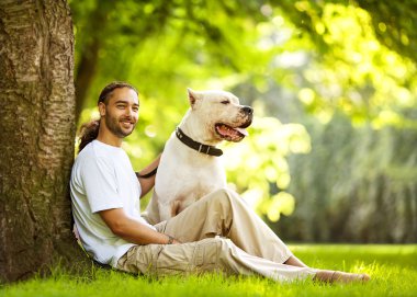 adam ve köpeği argentino kadar basit.