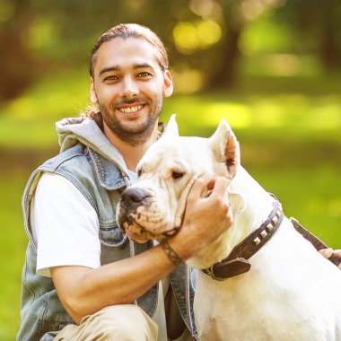 adam ve köpeği argentino kadar basit.