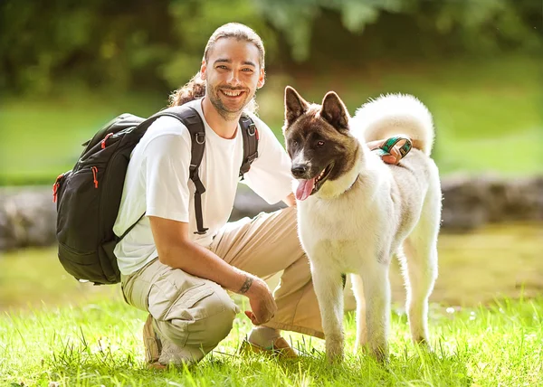 公園で遊ぶのが大好きな母と娘 — ストック写真