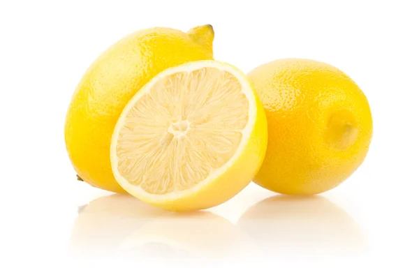 Limones con la mitad sobre fondo blanco —  Fotos de Stock