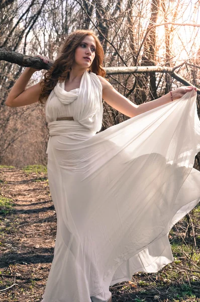 Mysterious woman stands in the forest — Stock Photo, Image