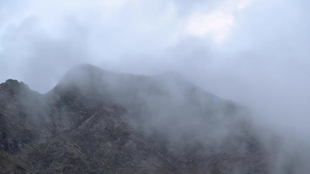Mountain landscape timelapse of mountain cliffs with flowing clouds. Background for changing weather and climate. Global warming — Stock Video