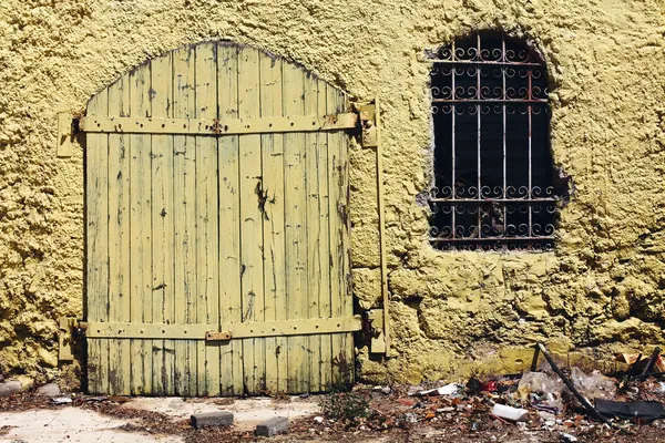 Granero amarillo — Foto de Stock