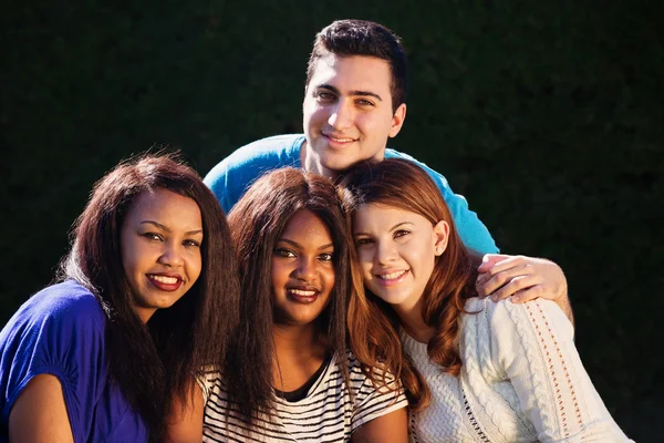 Grupo Internacional de Amigos — Foto de Stock