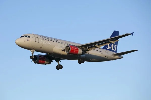 Scandinavian airlines flygplan landar — Stockfoto