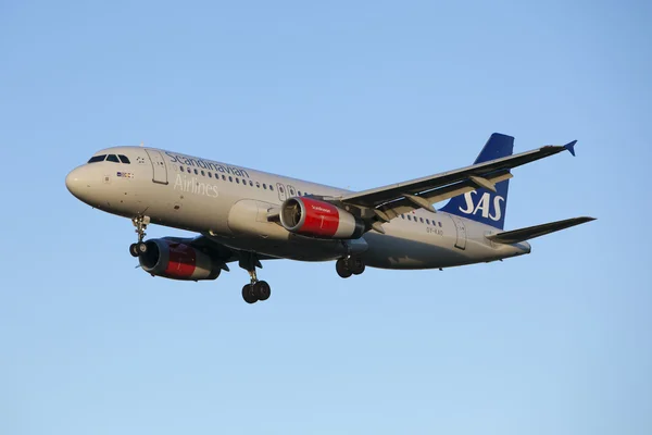 Flugzeug der skandinavischen Fluglinie landet Stockbild