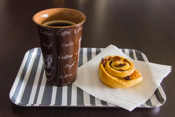 coffeee ve kuru üzüm börek ile Kahvaltı