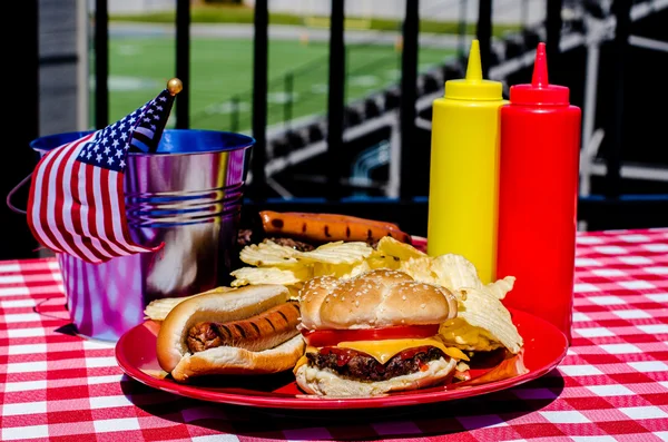 アメリカン フットボールの車間距離無視の食事 — ストック写真