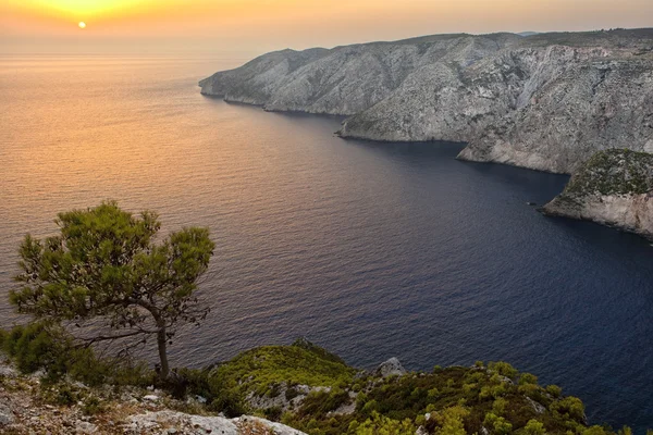 Una pintoresca vista al atardecer en Kampi, isla de Zakynthos, Grecia — Foto de Stock